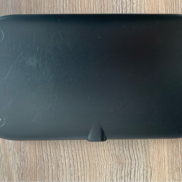 Anker Dual Fast Wireless Charger in Black - Picture 9 of 11